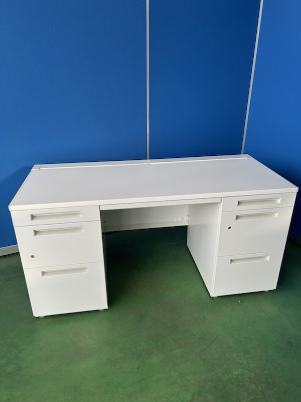 イナバ　デュエナ　W1400　ホワイト　両袖机［459］