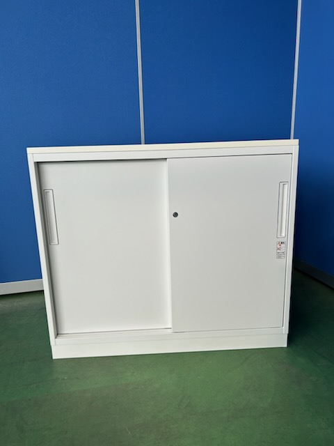 コクヨ　エディア　ホワイト　W900×D450×H780　引き戸書庫［648］