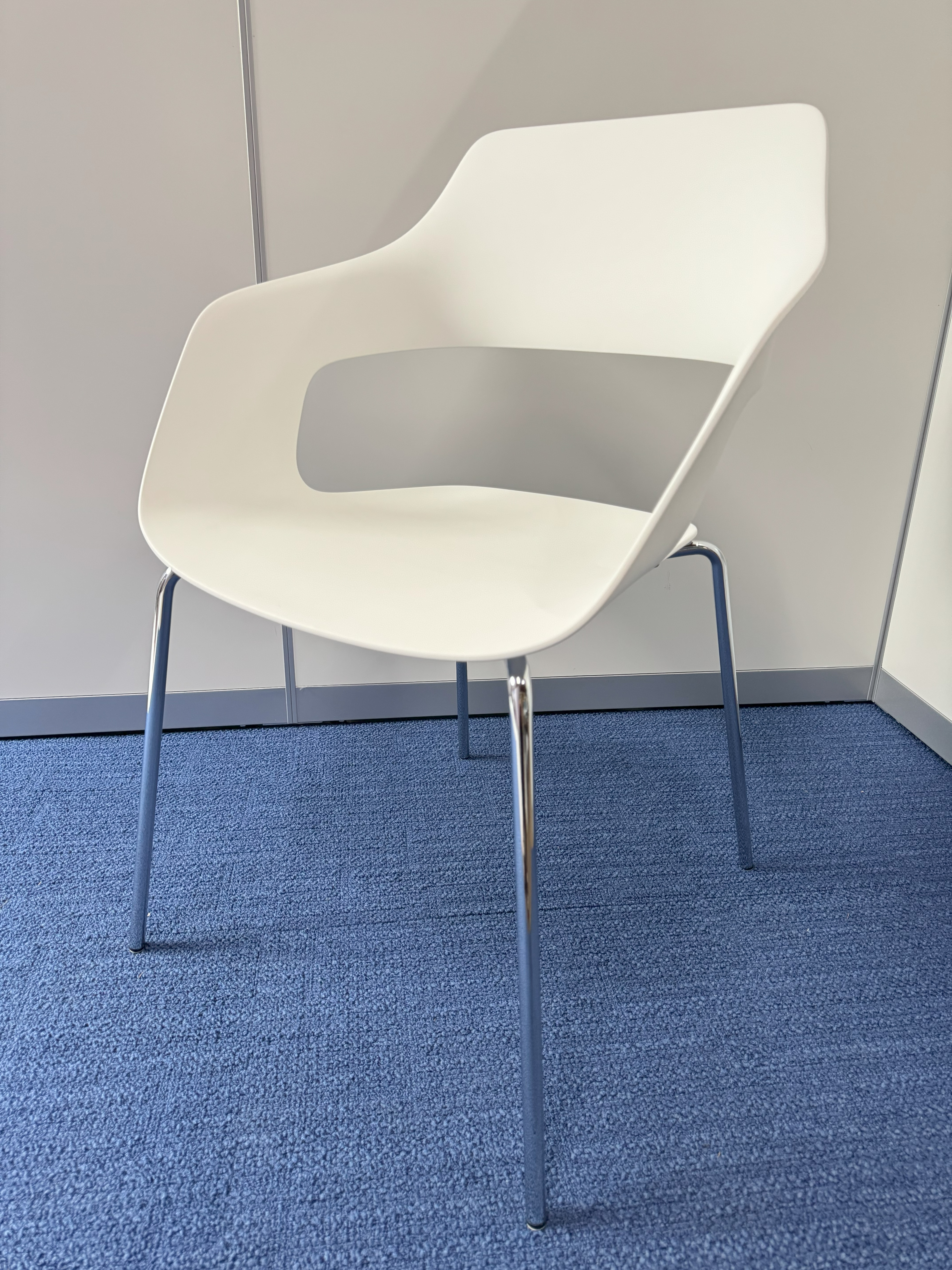 ウィルクハーン　オッコ　ホワイト　ミーティングチェア