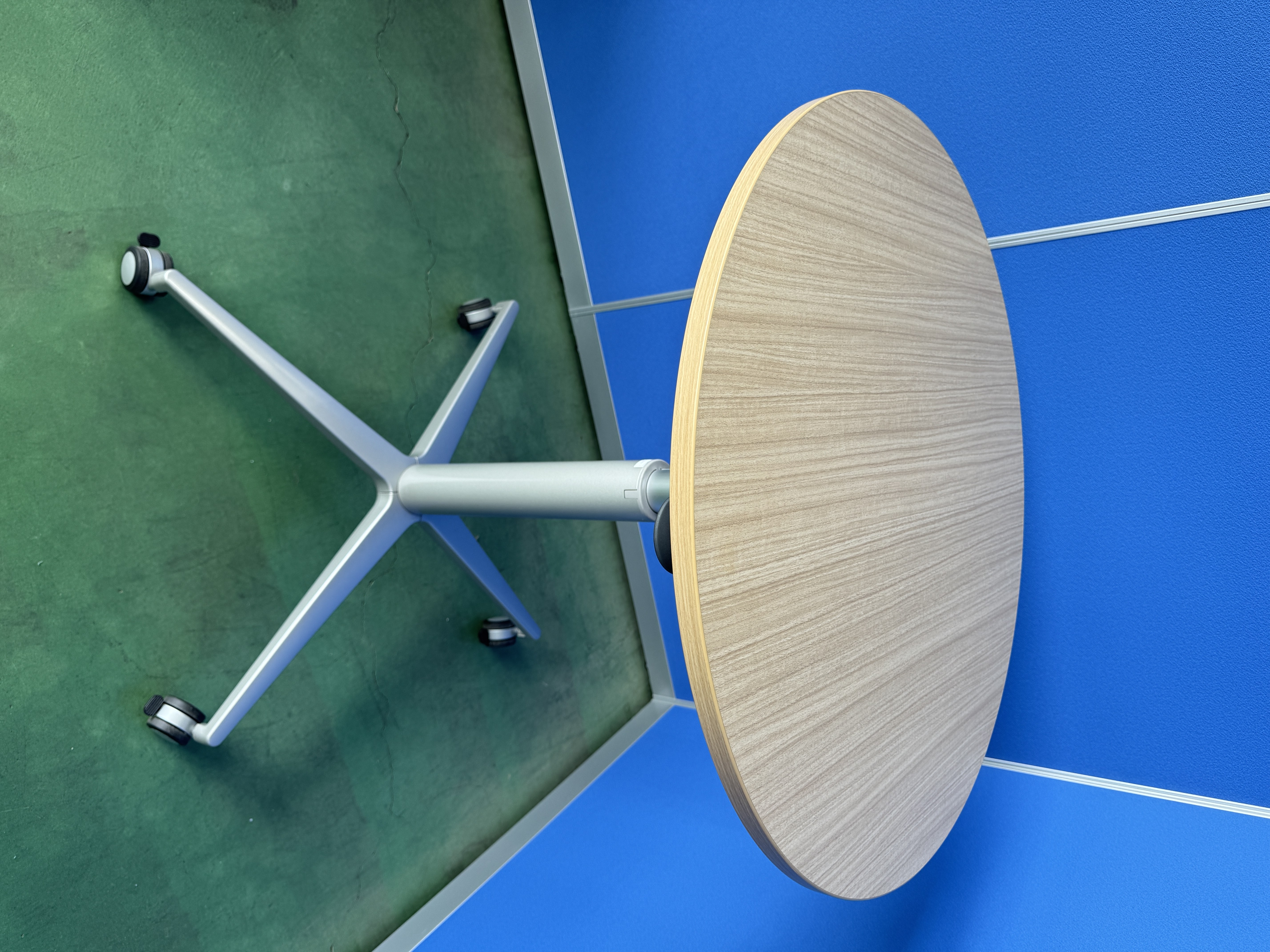 イトーキ　DEシリーズ　W750　ファインウォールナット　昇降丸テーブル