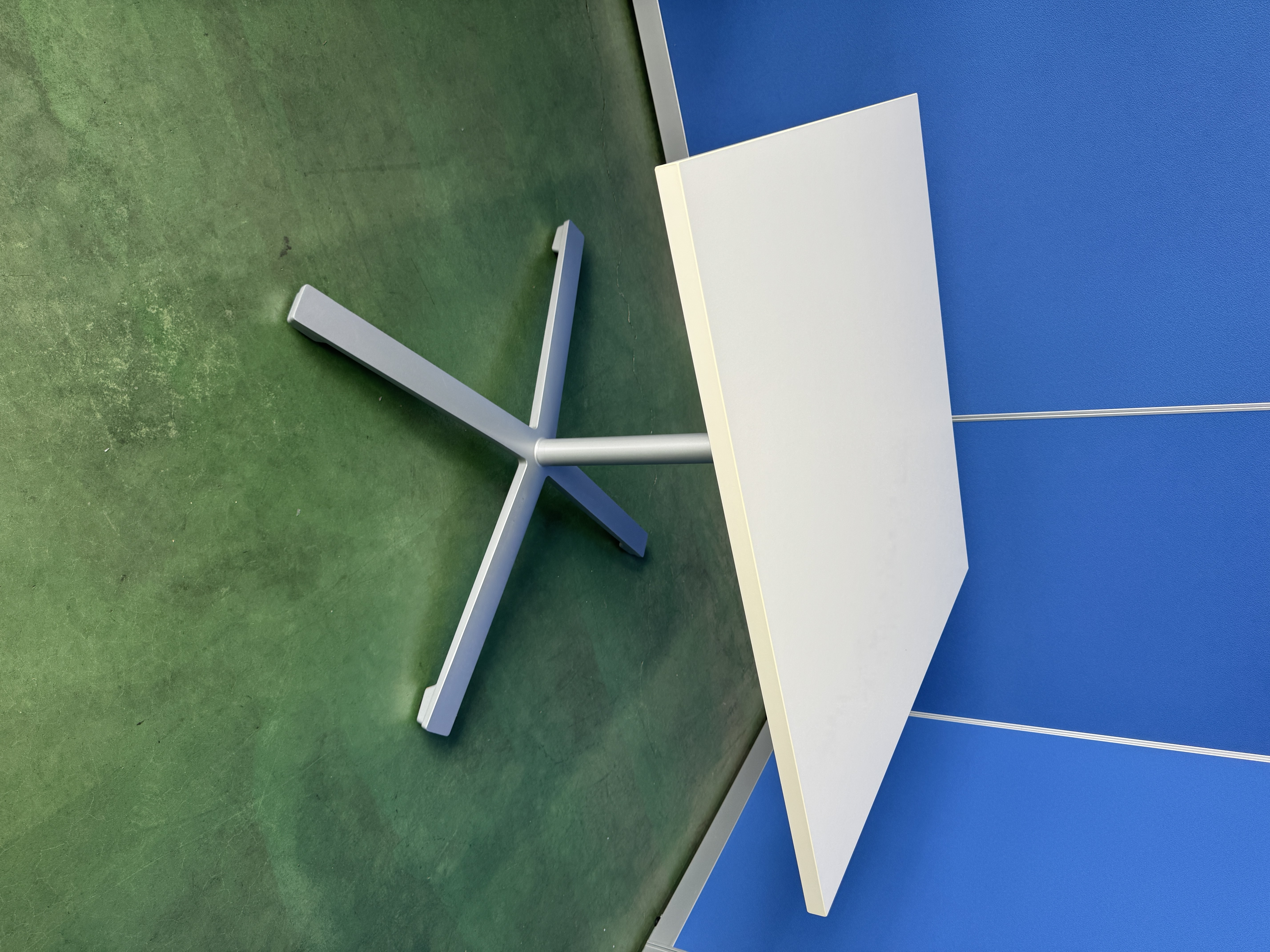 コクヨ　ビエナ　W900　ホワイト　角テーブル