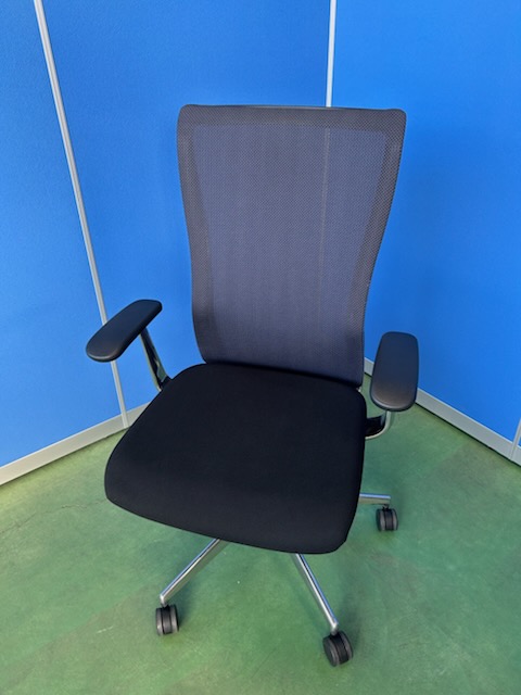 コクヨ　フォスター　固定肘　ブラック　オフィスチェア