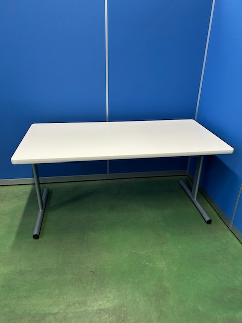 トヨスチール　W1500　H700　ホワイト　ミーティングテーブル