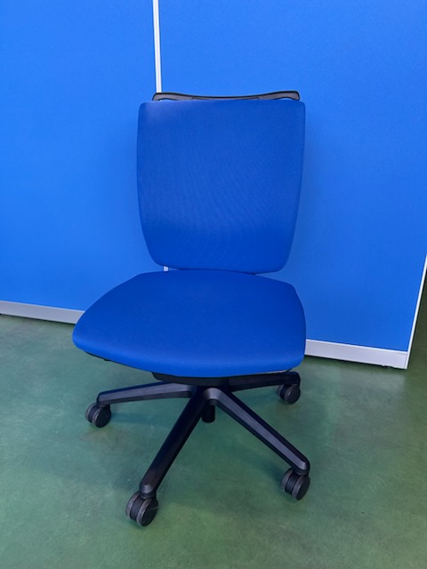 ライオン　エルビス　ハンガー付　ブルー　オフィスチェア