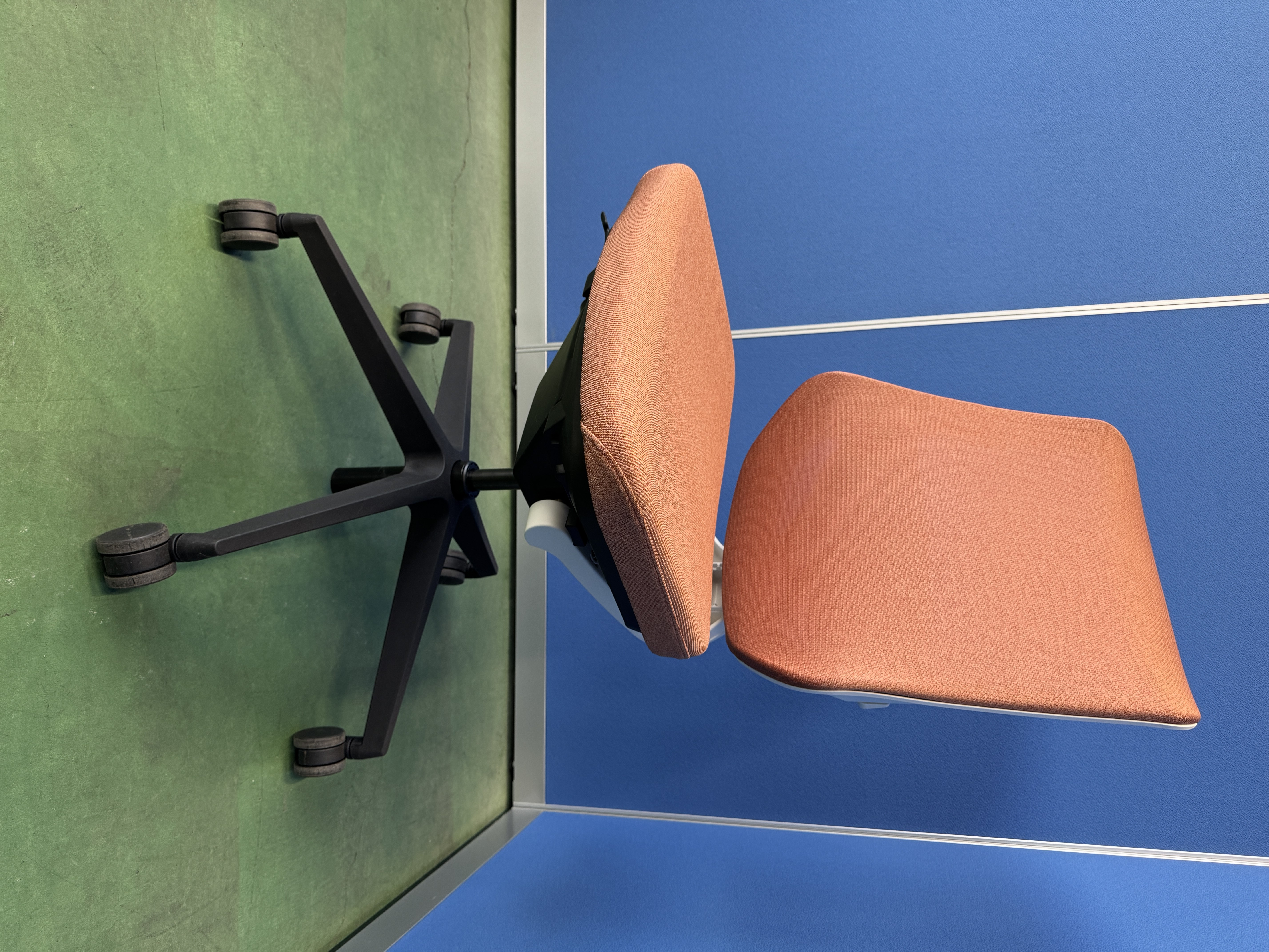 ナイキ　セリフト　ランバーサポート付　オレンジ　オフィスチェア