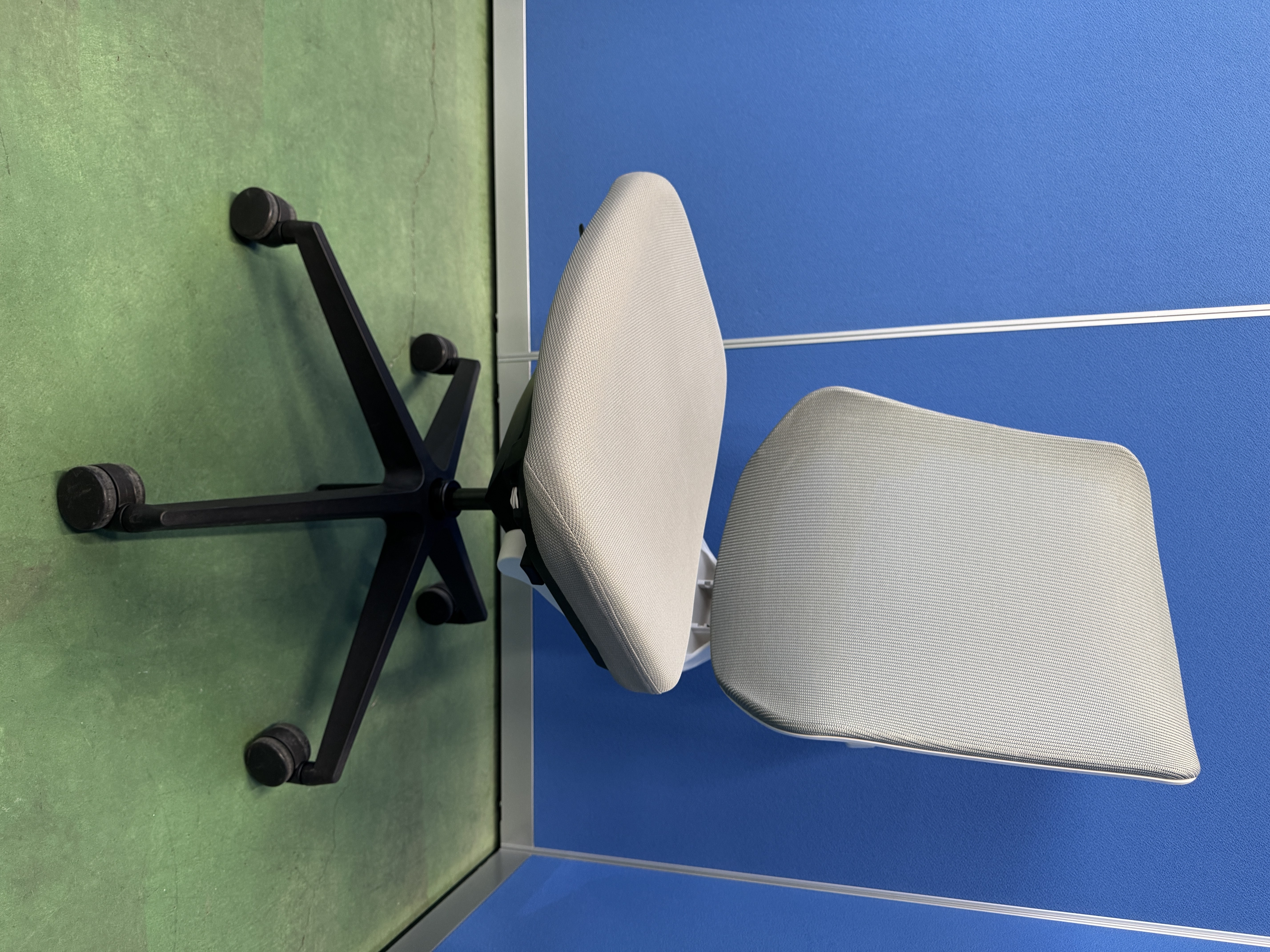 ナイキ　セリフト　グレー　オフィスチェア