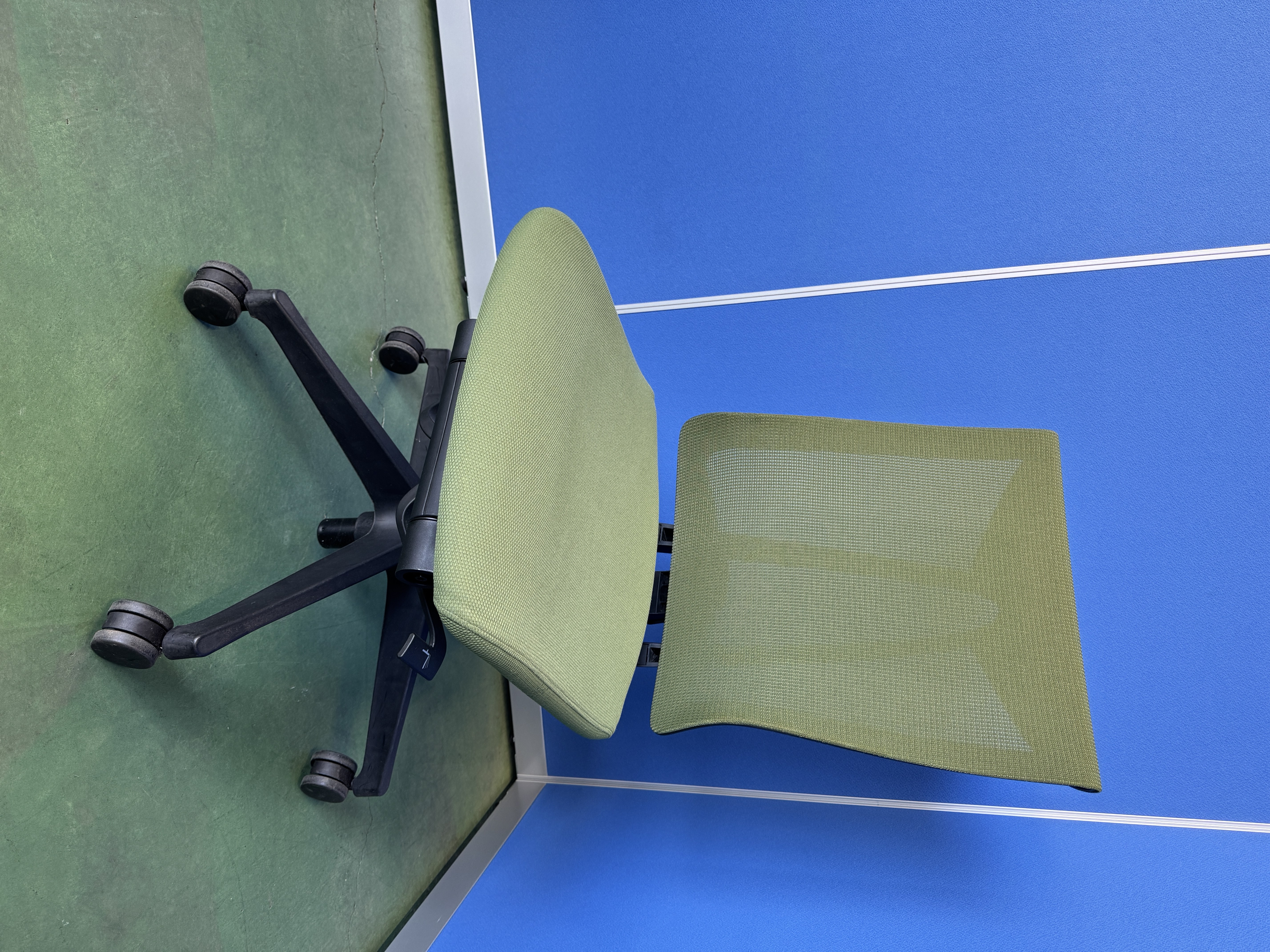 イトーキ　セレーオ　モスグリーン　オフィスチェア